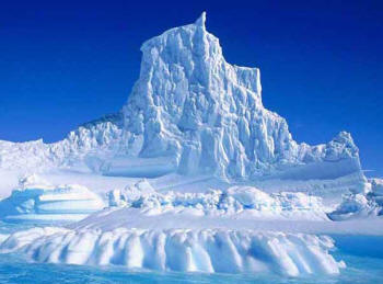 огромный айсберг